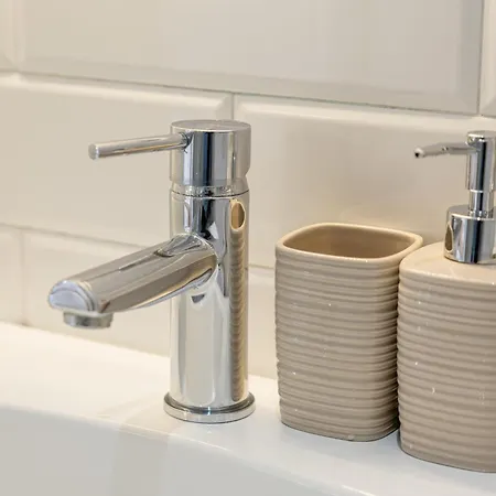 Konukevi Bottega Artistica Roma